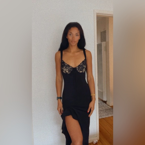 That’s so fetch black midi dress with cut out - Picture 3 of 4